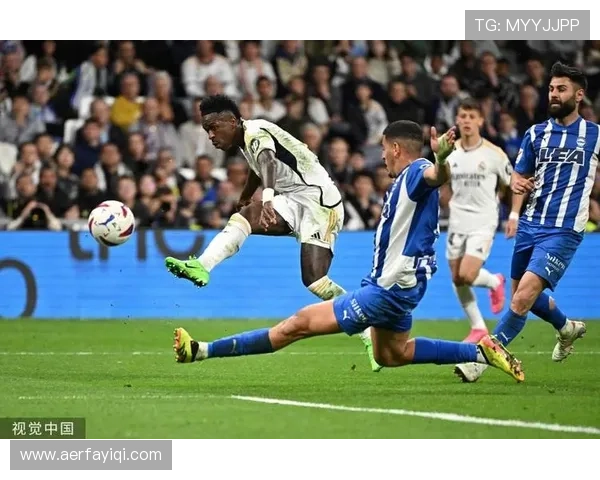 贝林厄姆与维尼修斯携手助力球队,展现出色默契与新赛季表现值得关注 贝林厄姆与维尼修斯携手助力球队,展现出色默契与新赛季表现值得关注