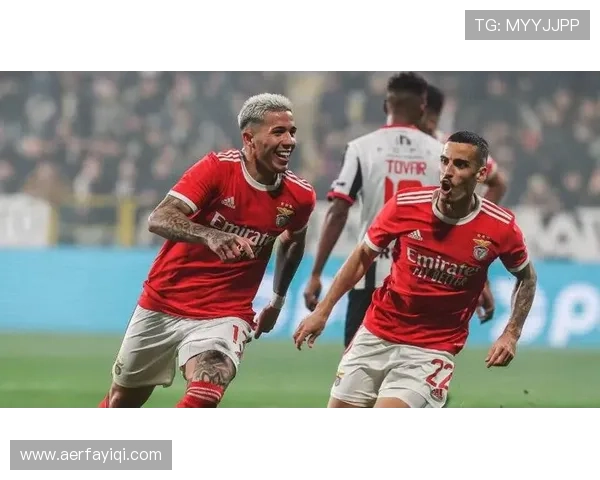 本菲卡战术体系解析:高位逼抢与边路进攻的融合 本菲卡战术体系解析:高位逼抢与边路进攻的融合