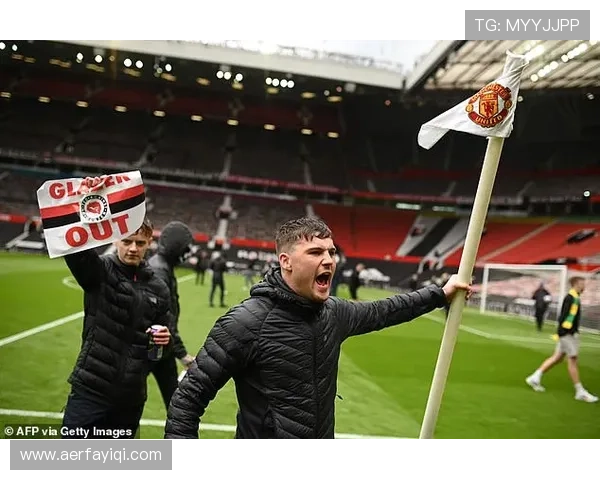瓦伦西亚球迷抗议持续,俱乐部运营与赛季表现面临压力 瓦伦西亚球迷抗议持续,俱乐部运营与赛季表现面临压力